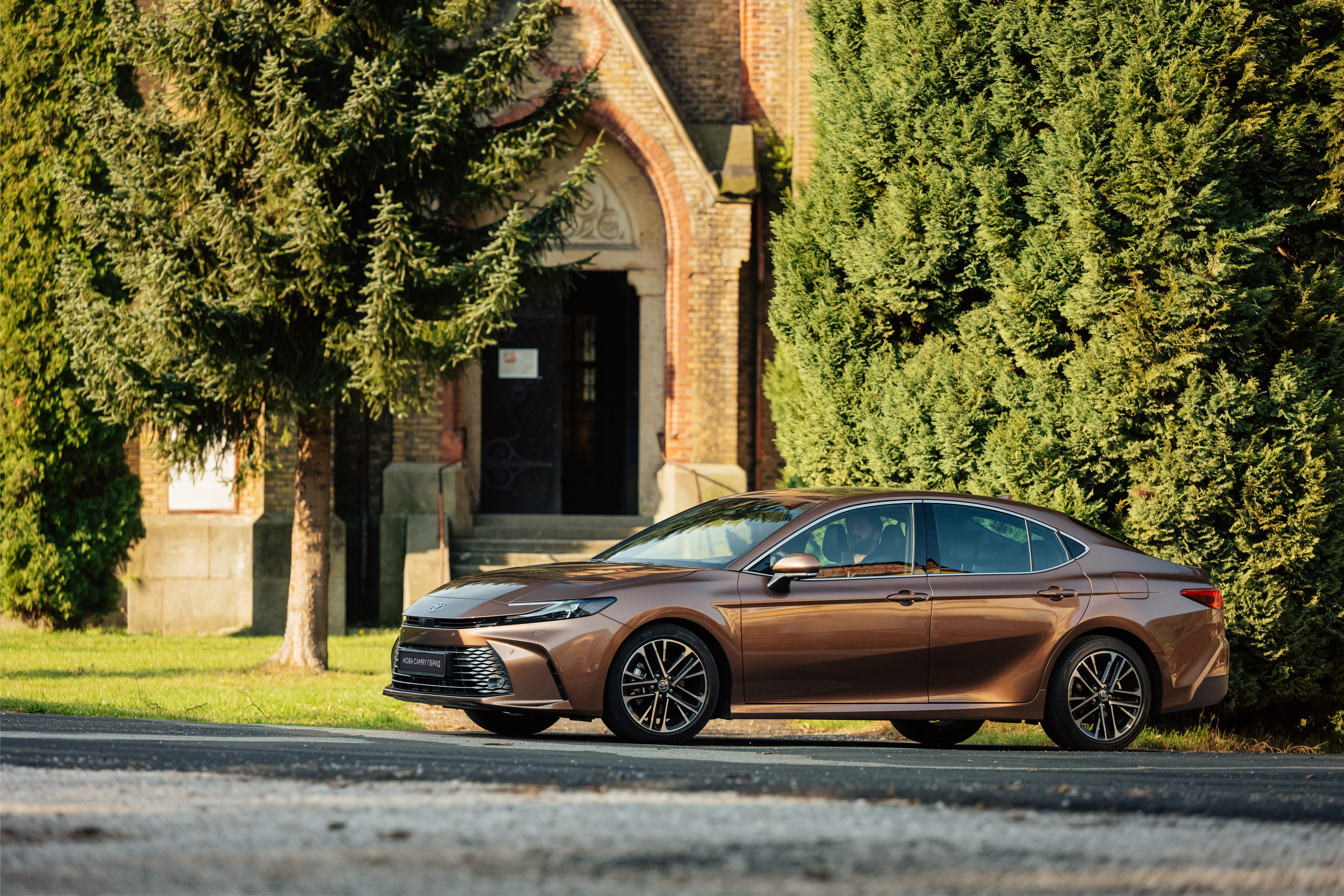 2024_new_camry_executive_bronze_dynamic_019_1